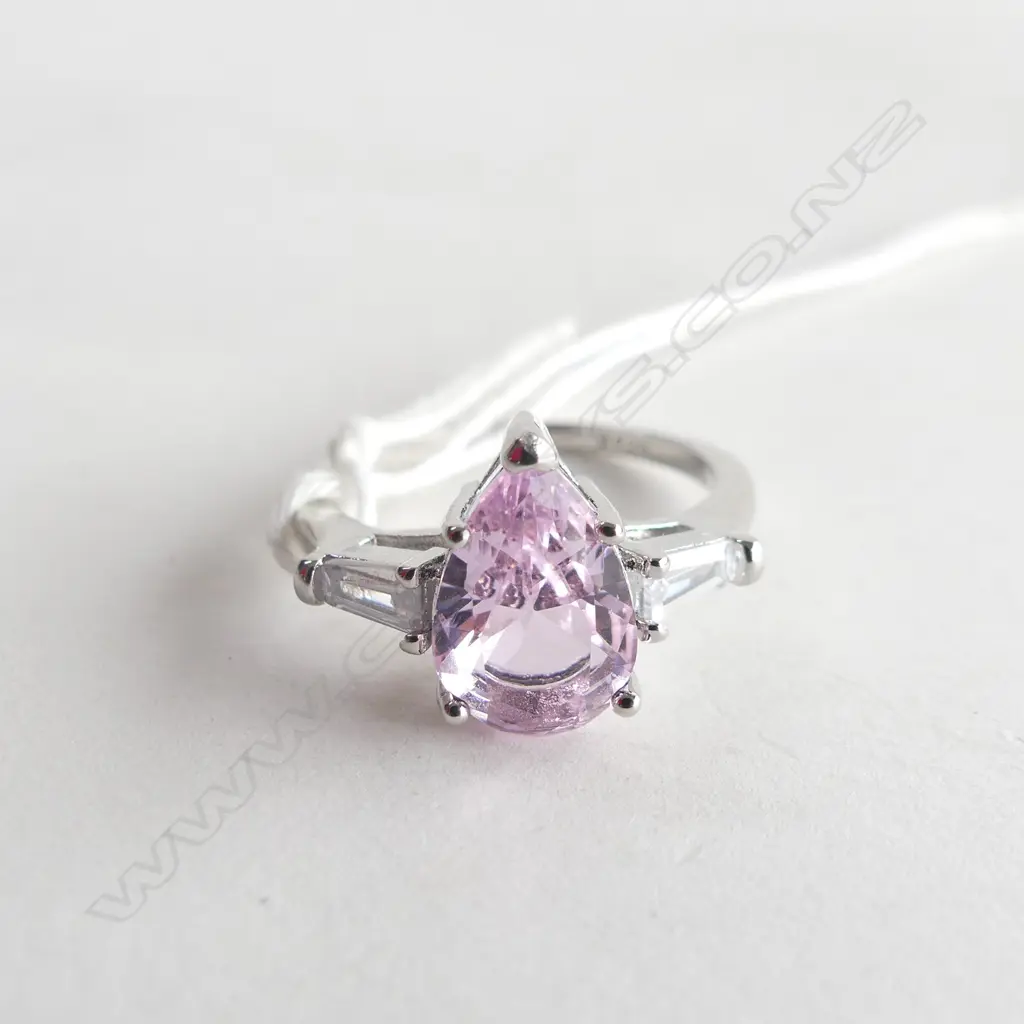 FAUX KUNZITE AND WHITE STONE RING IN SILVER PLATE SIZE R Image 1++