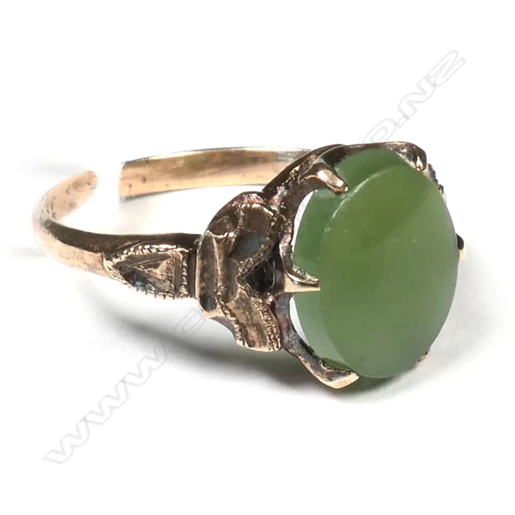 ESTATE 9CT YELLOW GOLD GREENSTONE RING, 2.1gm SIZE M Image 1++
