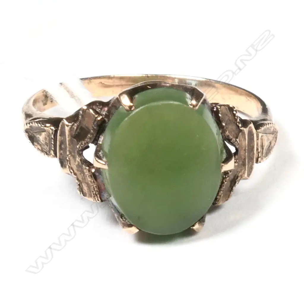 ESTATE 9CT YELLOW GOLD GREENSTONE RING, 2.1gm SIZE M Image 1++