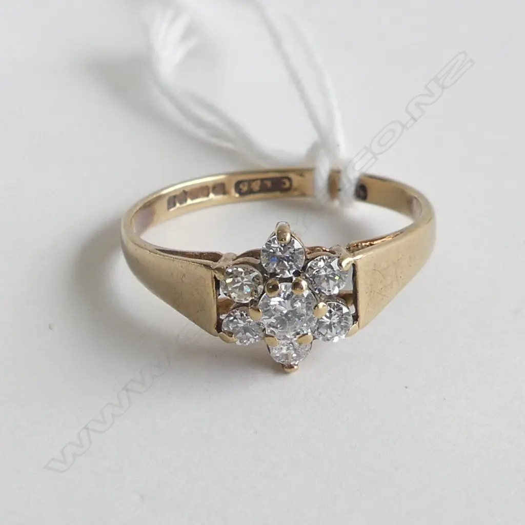 9CT GOLD RING WITH CZs  SOME STONES ARE DAMAGED 1.73gm Image 1++