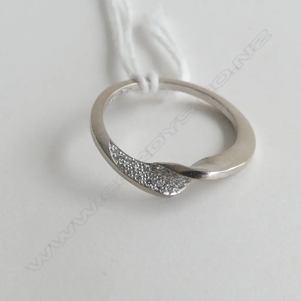 18CT WHITE GOLD PAVE DIAMOND BAND 2.8gm (MADE BY CARATS) Image 1++