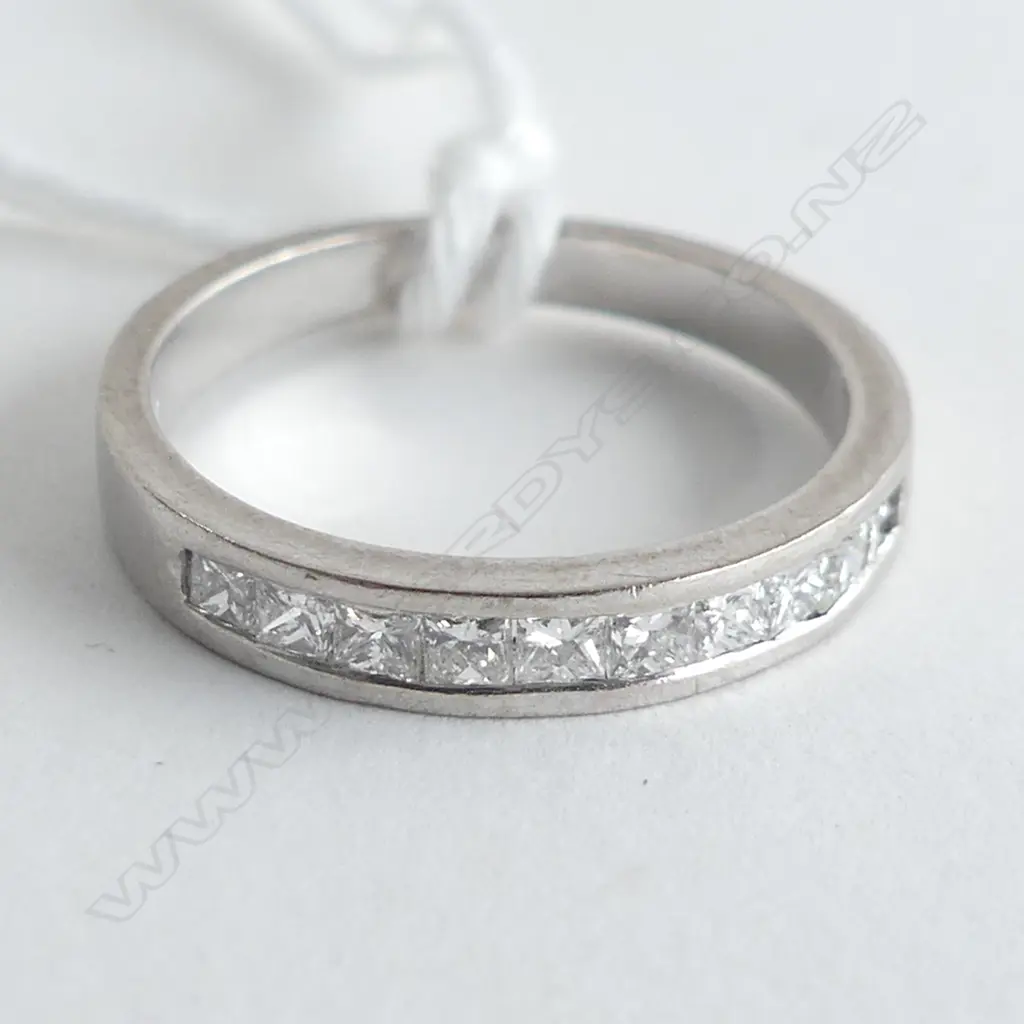 18CT WHITE GOLD AND DIAMOND BAND 0.22ct (val)  Image 1++