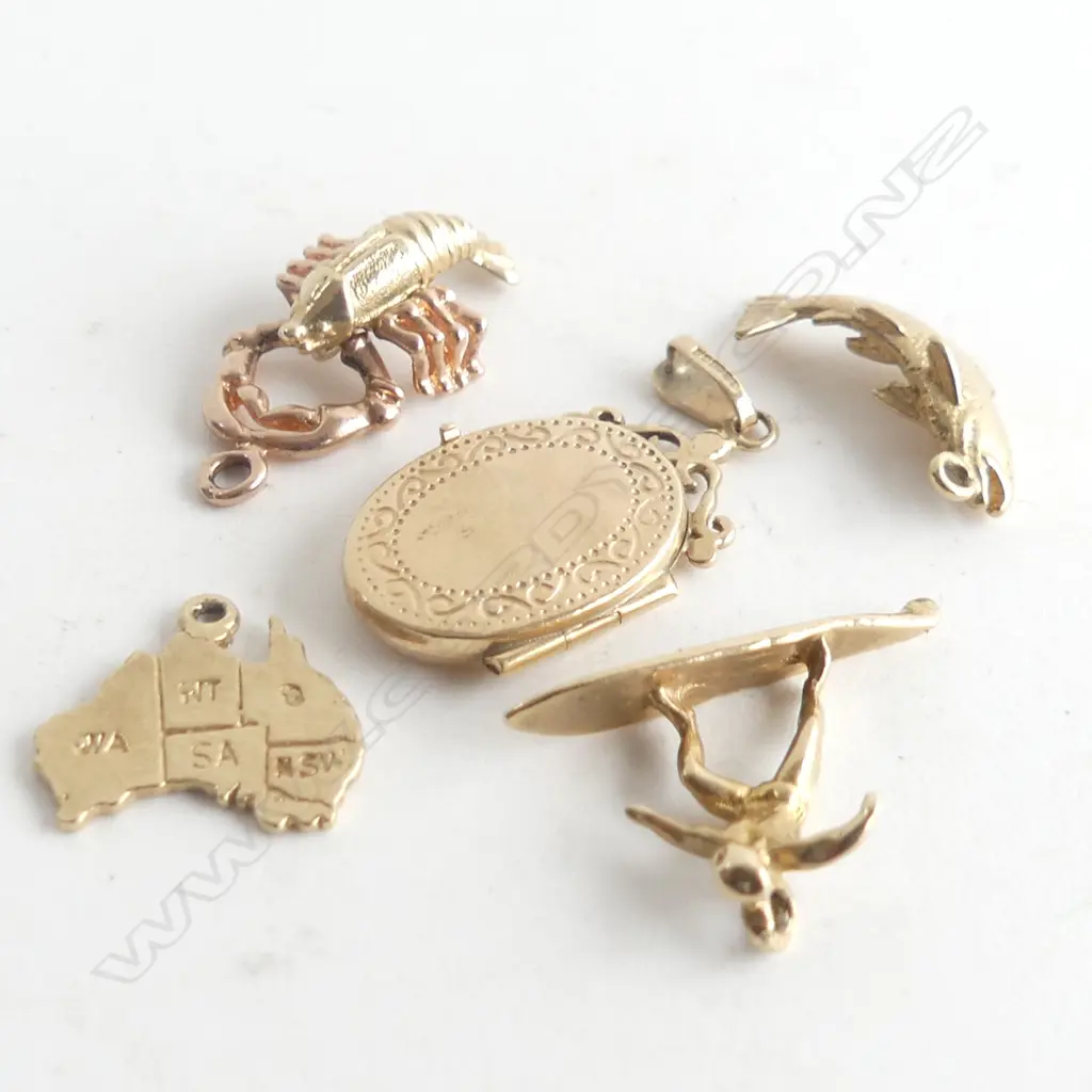 5 9CT CHARMS; LOCKET, LOBSTER, AUSTRALIA, SURFER & FISH 7.2 GRAMS Image 1++