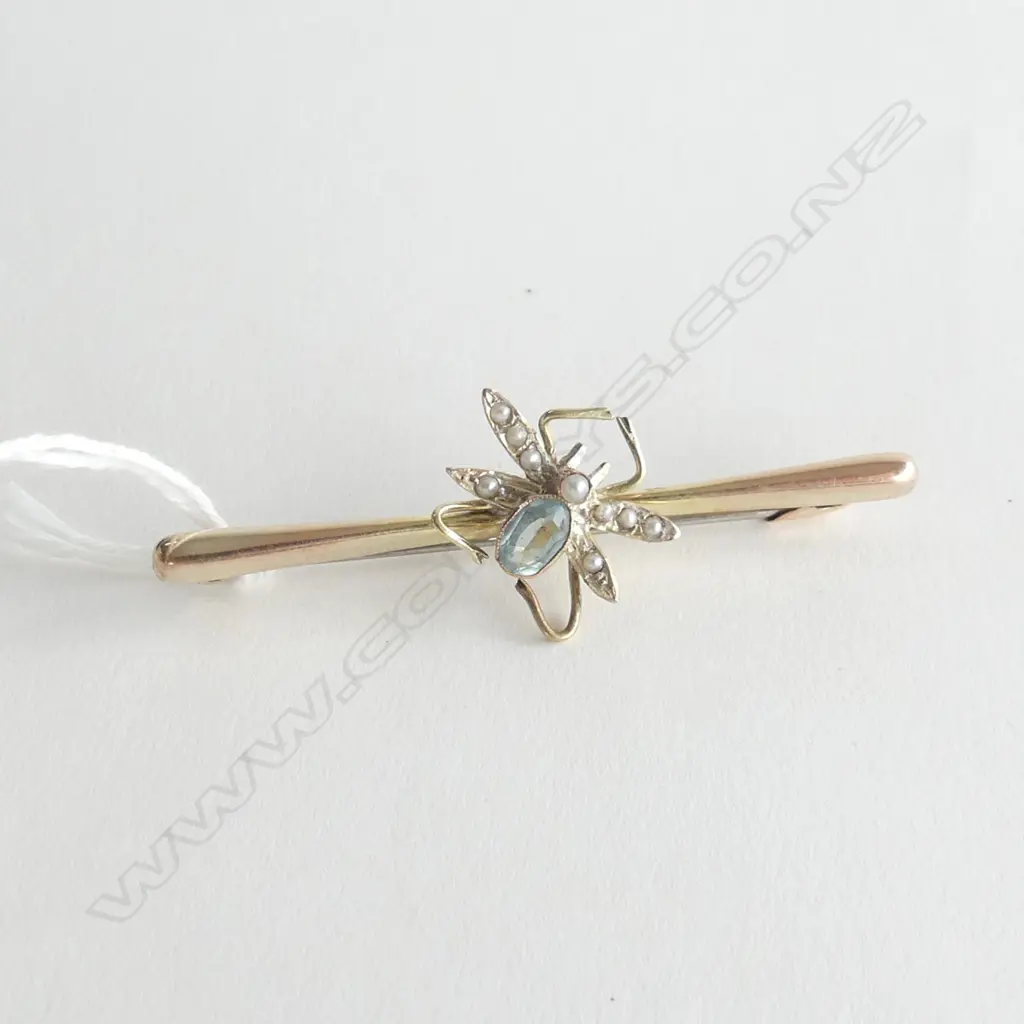 A vintage 9ct gold, pearl and aquamarine bug brooch, Image 1++