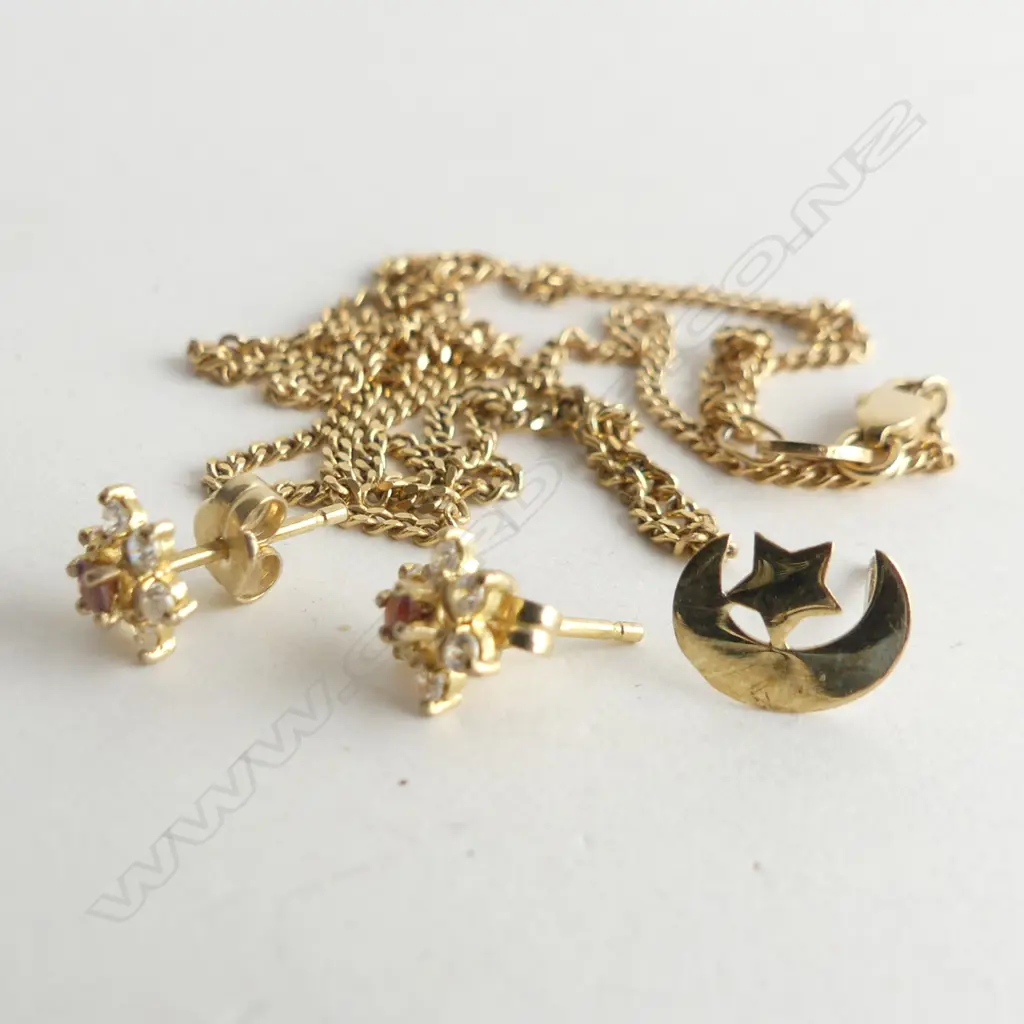 9CT CHAIN, PR EARRINGS + SINGLE EARRING 2.7 GRAMS Image 1++