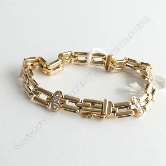 18CT Y/GOLD FANCY BRACELET WITH DIAMONDS 15.5 CM