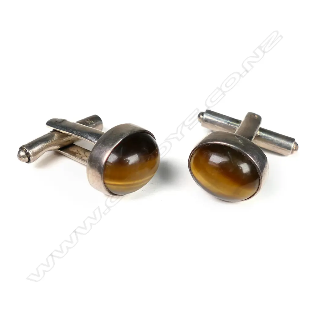 A pair of vintage silver and tigers eye cufflinks, Image 1++