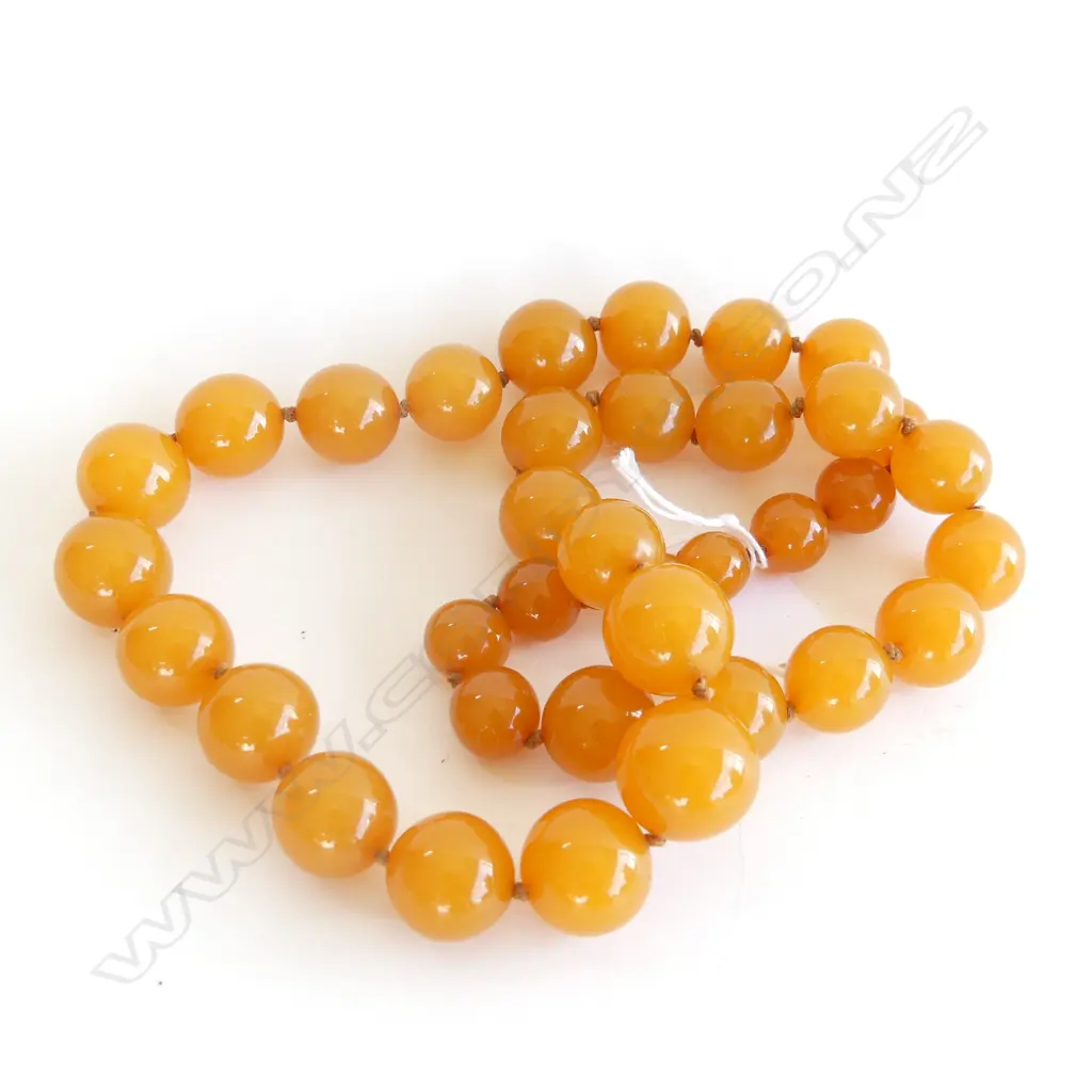 VINTAGE BAKELITE FAUX AMBER GRADUATED BEAD NECKLACE L.640mm Image 1++
