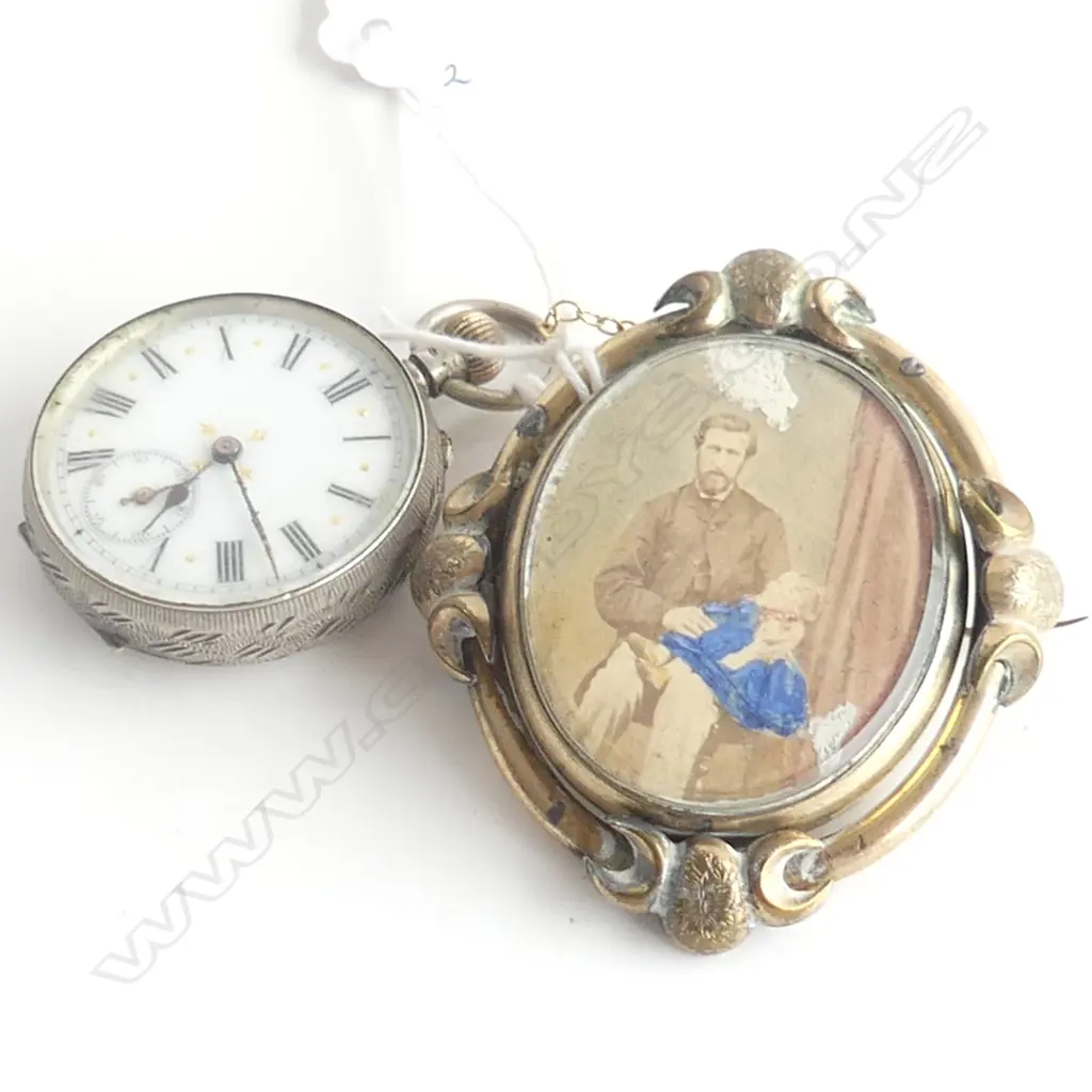 VICTORIAN PINCHBECK PHOTO BROOCH AND SILVER POCKET WATCH (AF) Image 1++