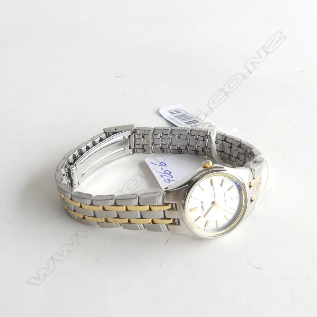 LORUS LADIES WRISTWATCH 'WATER 50m RESIST' BOXED Image 1++