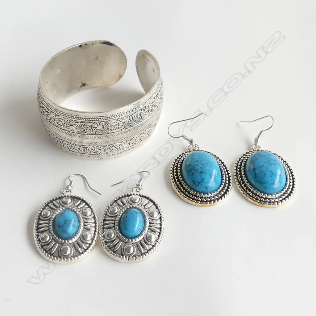 SILVER COLOUR CUFF AND TWO PAIRS OF EARRINGS Image 1++