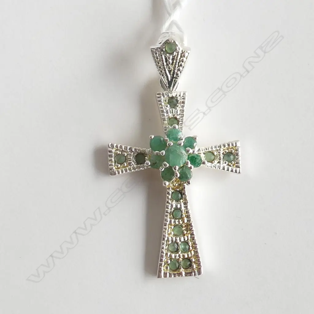SILVER  COLOUR AND LOW GRADE EMERALD CROSS Image 1++