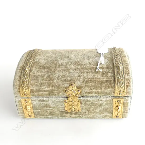 VINTAGE BLUE VELVET JEWELLERY CASKET W COSTUME JEWELLERY COLLECTION