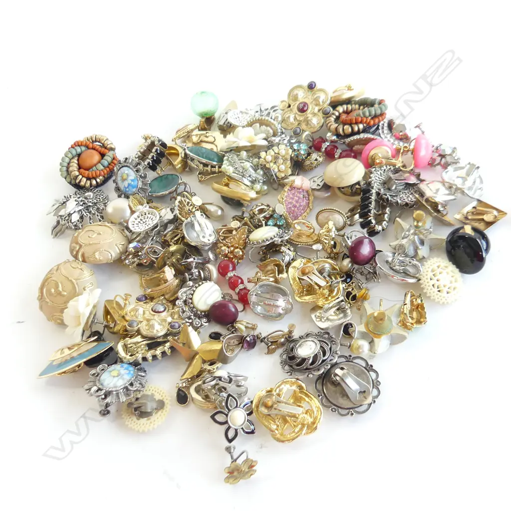 ASST. COSTUME EARRINGS Image 1++