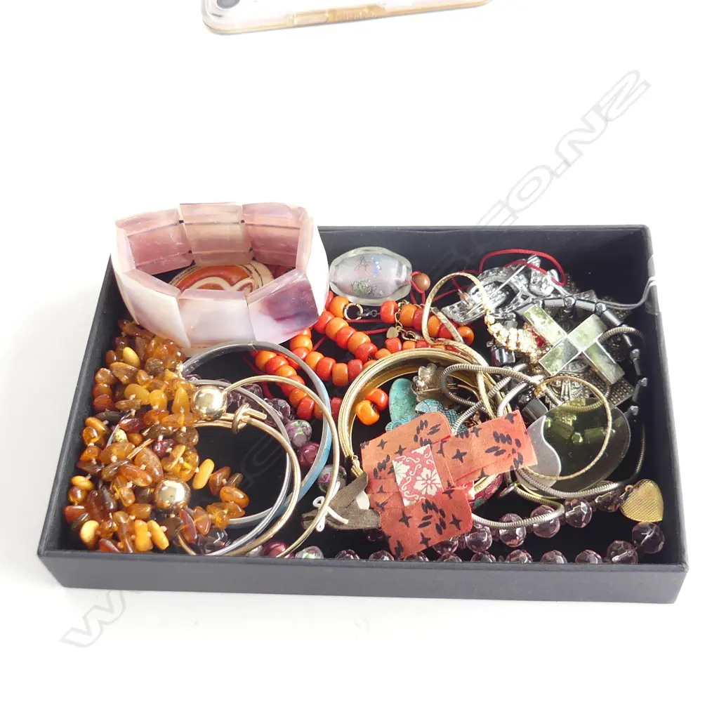 TRAY COSTUME JEWELLERY ENAMEL SILVER PEACOCK ETC Image 1++
