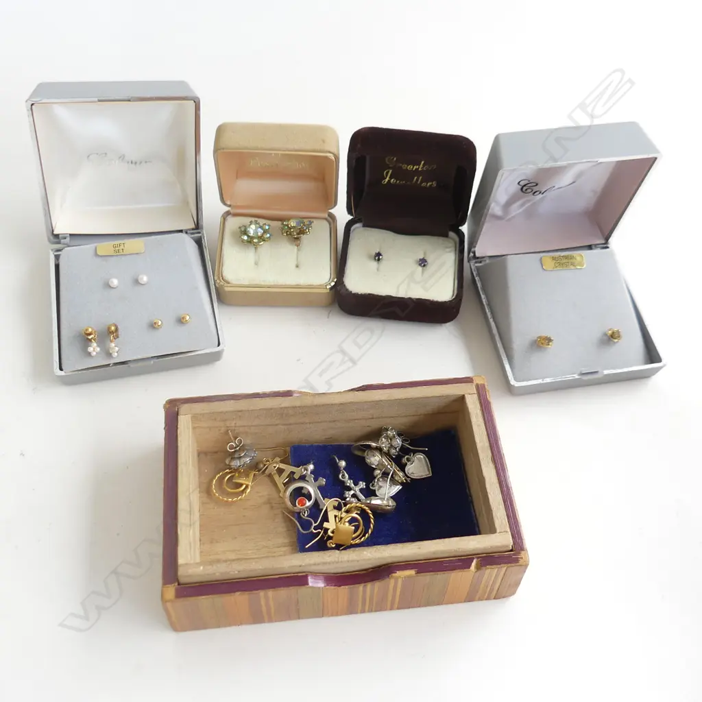 BOX ASST EARRINGS - SOME IN BOXES  Image 1++