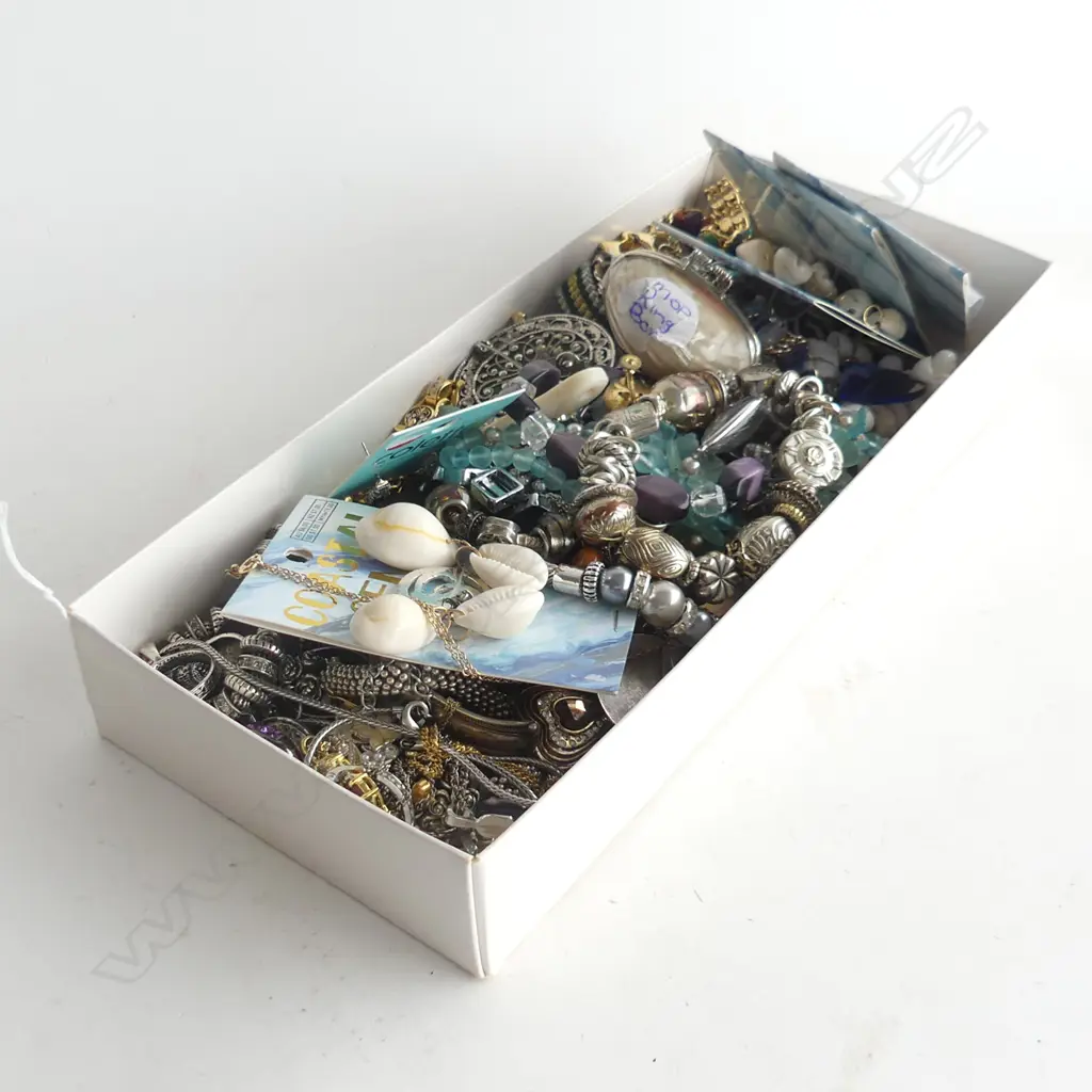 ASST. COSTUME JEWELLERY Image 1++