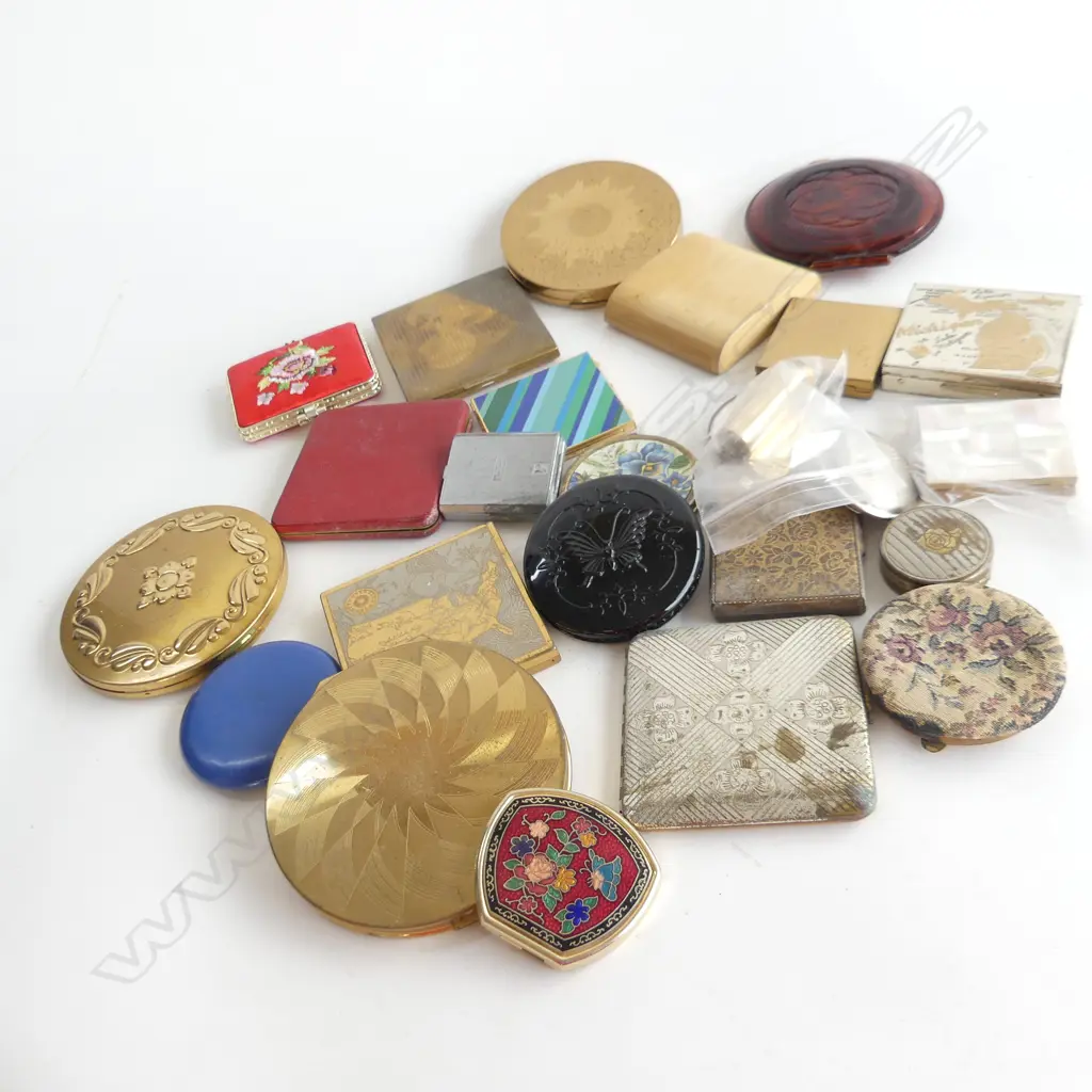 BIG BAG ASST OLD MAKEUP  & MIRROR COMPACTS ETC.. Image 1++