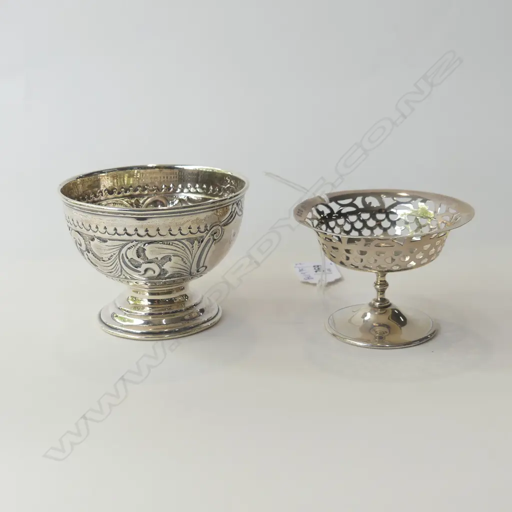 2 STG SILVER SMALL FOOTED DISHES 138 GRAMS Image 1++