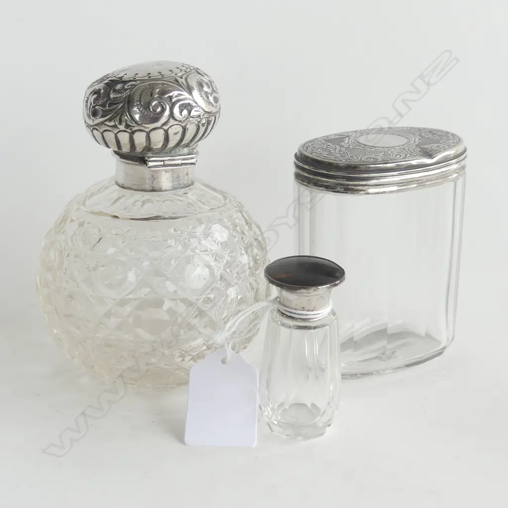 SCENT BOTTLE THE LID HAS BEEN DAMAGED Image 1++