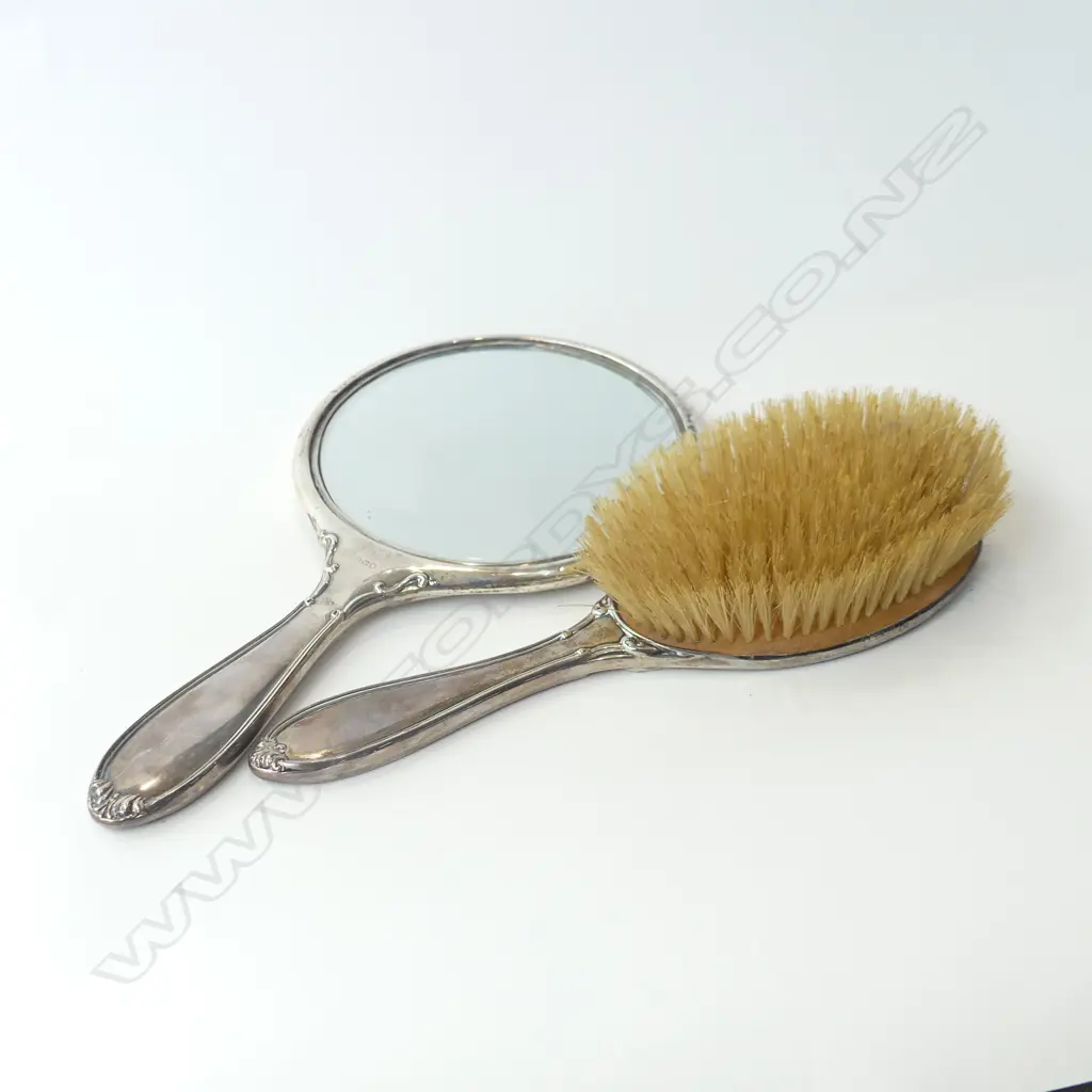 STG SILVER MIRROR & BRUSH  Image 1++