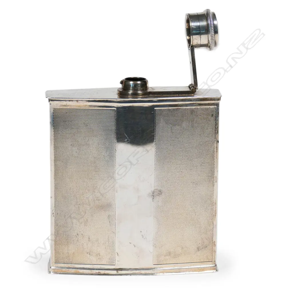 An Art Deco period silver spirit flask, Image 1++