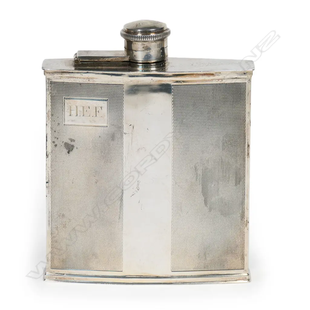 An Art Deco period silver spirit flask, Image 1++