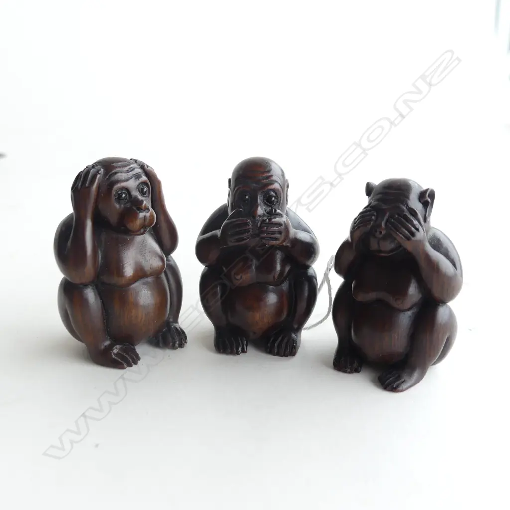 3 ORIENTAL CARVED WOODEN MONKEY NETSUKE H.45mm Image 1++