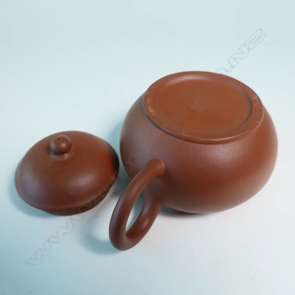 SMALL YIXING TEAPOT IN THE STYLE OF HUI MENGCHEN, MARKED 荊渓恵孟臣製, SQUAT CIRCULAR. W.130mm Image 1++