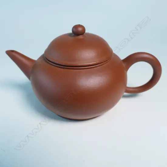 SMALL YIXING TEAPOT IN THE STYLE OF HUI MENGCHEN, MARKED 荊渓恵孟臣製, SQUAT CIRCULAR. W.130mm