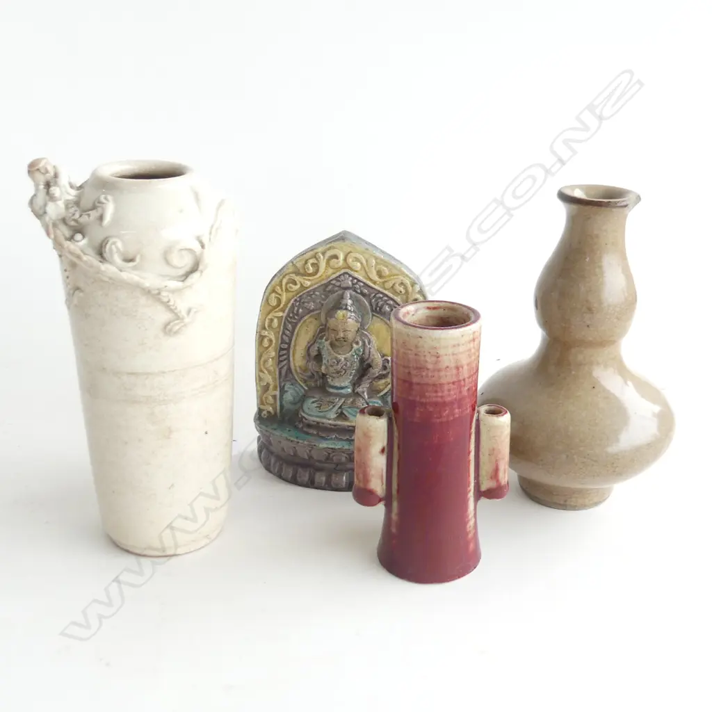 5 SML ORIENTAL CERAMICS; 1 VASE w. CHIP, ANOTHER w. DRAGON H.135mm Image 1++