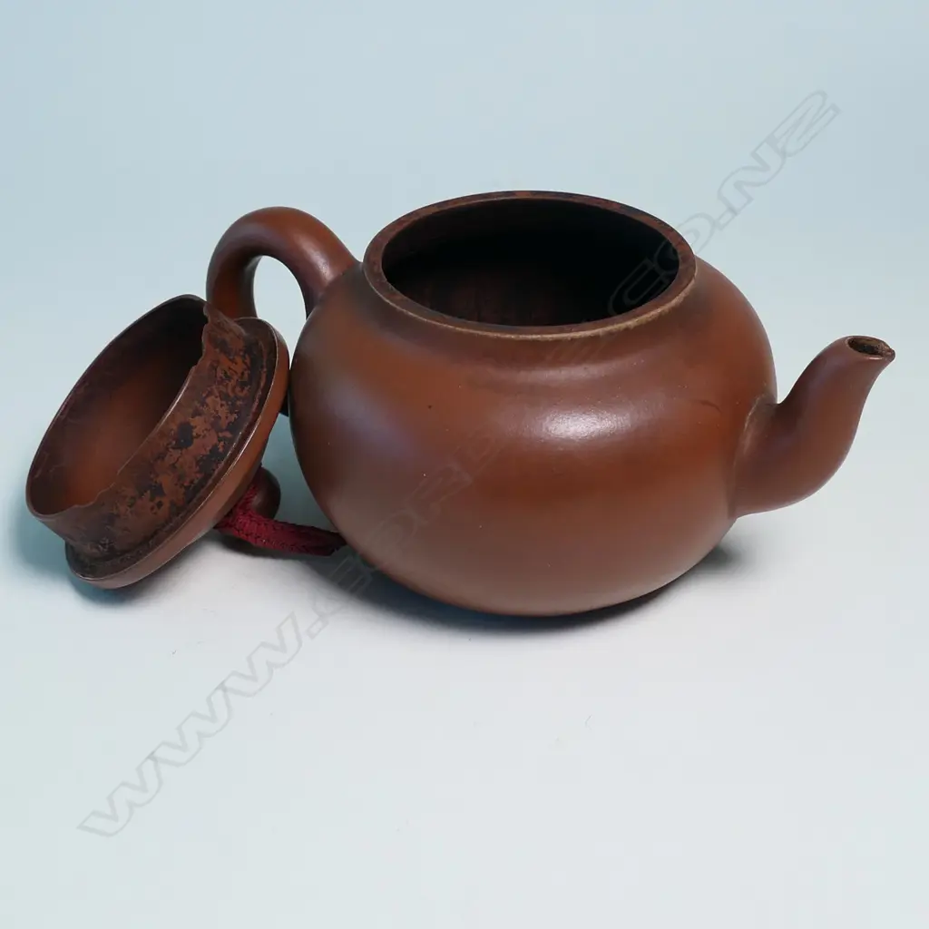 CHINESE YIXING SQUAT SPHERICAL TEAPOT, MARKED TO THE BASE AND COVER 蔣彥 (JIANG YAN), CRAFTSMAN. SMALL FRITS. W.160mm Image 1++
