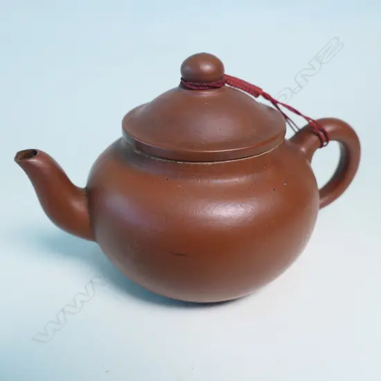 CHINESE YIXING SQUAT SPHERICAL TEAPOT, MARKED TO THE BASE AND COVER 蔣彥 (JIANG YAN), CRAFTSMAN. SMALL FRITS. W.160mm