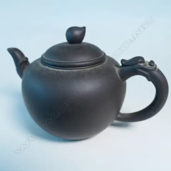 YIXING TEAPOT, MARKED 周桂珍製 (ZHOU GUIZHEN) [b.1943, PROVINCIAL ARTS & CRAFTS CELEBRITY], DARK BROWN SPHERICAL ...
