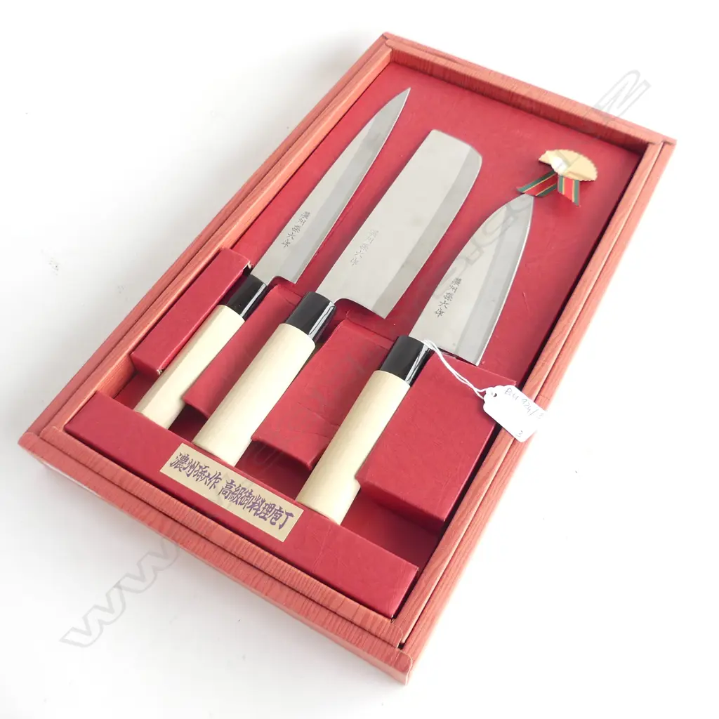 3 JAPANESE CHEFS KNIVES, BOXED Image 1++