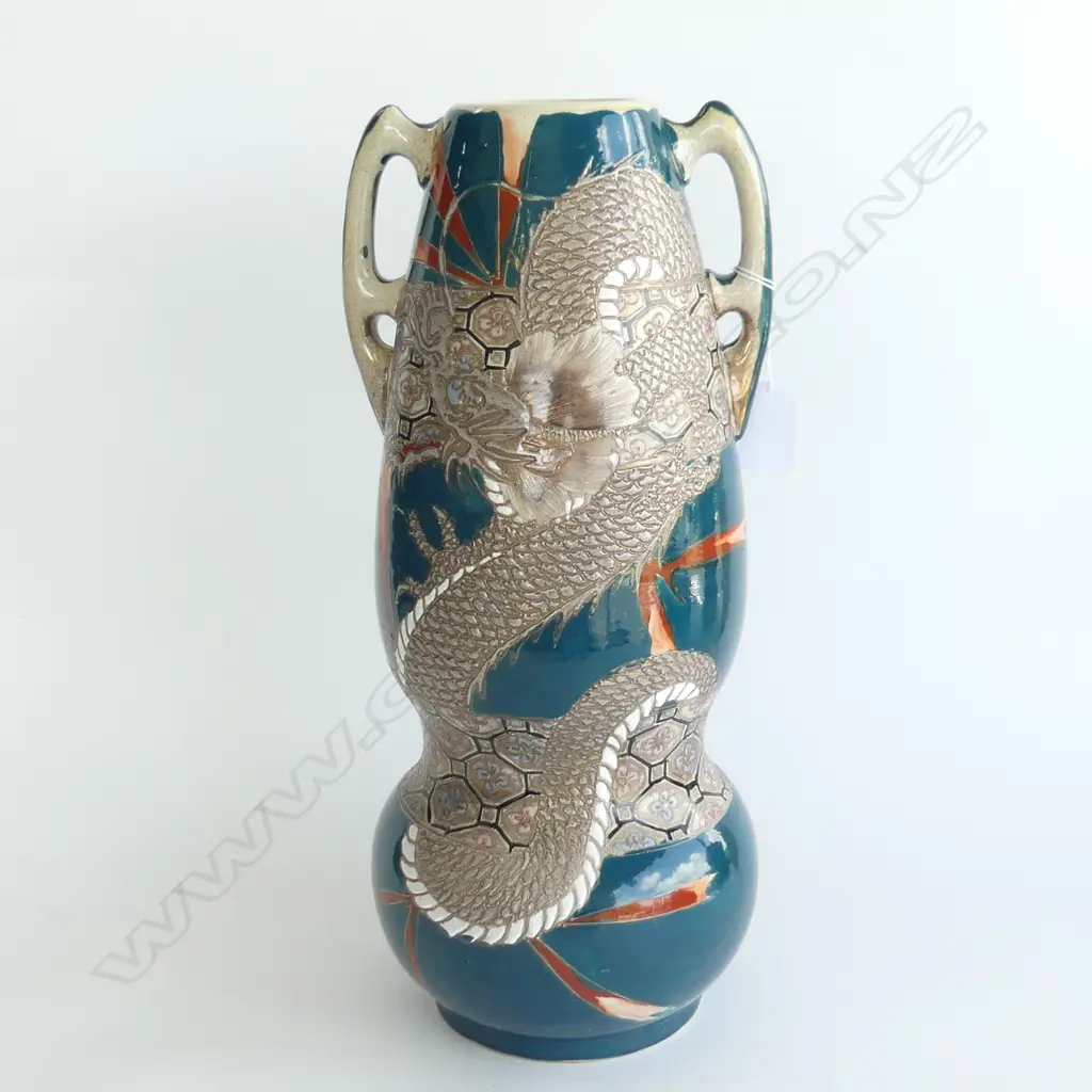 LGE ORIENTAL SATSUMA VASE w. DRAGON DESIGN H.460mm Image 1++