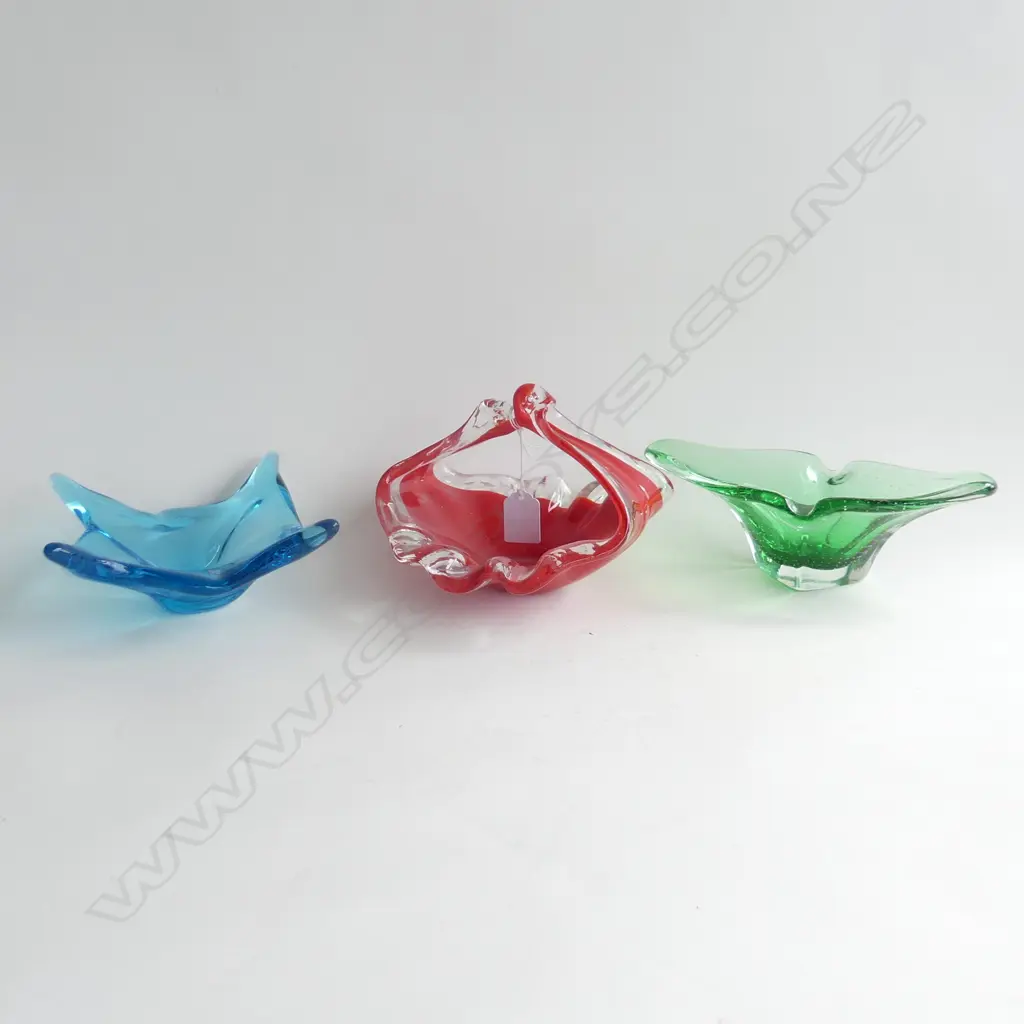 3 MURANO ART GLASS BOWL VASES; RED, BLUE & GREEN W.225mm Image 1++