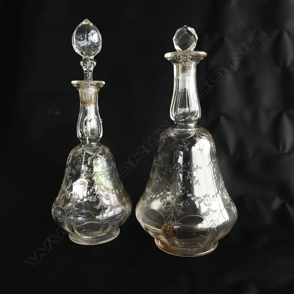 2 VINTAGE BELL SHAPED FINELY CUT GLASS DECANTERS, H. 280 & 270MM... Image 1++
