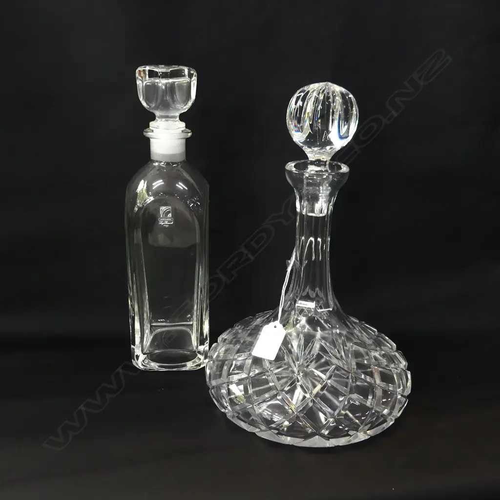 2 GLASS DECANTERS; 1 CUT GLASS SHIPS DECANTER (H 300MM) + BORMIOLI LIGHT & MUSIC DECANTER (H 300MM) Image 1++