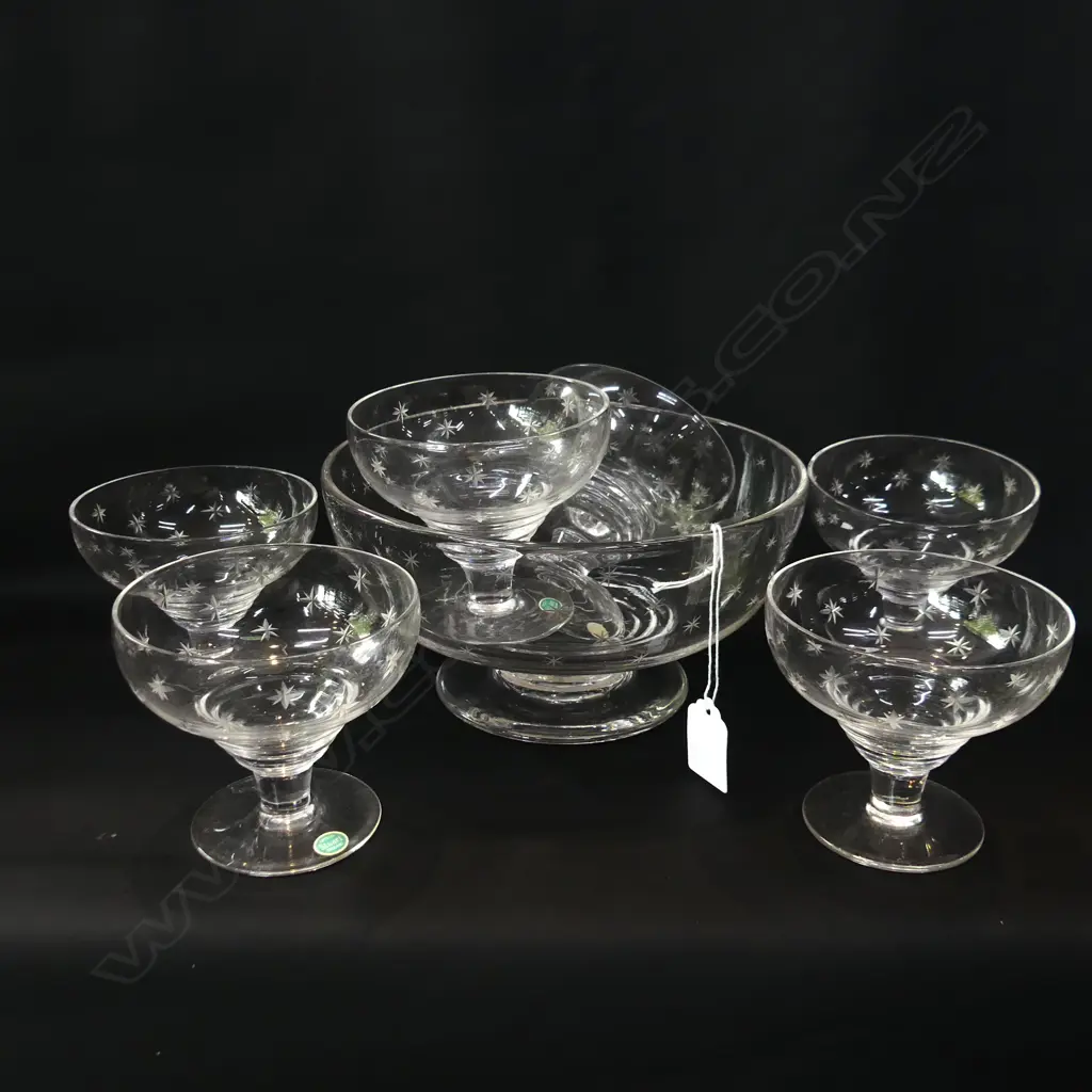 7PC STUART CRYSTAL STAR PATTERN DESSERT SET, LG BOWL (DIA 210MM) & 6 SM FOOTED BOWLS (DIA 105MM) Image 1++
