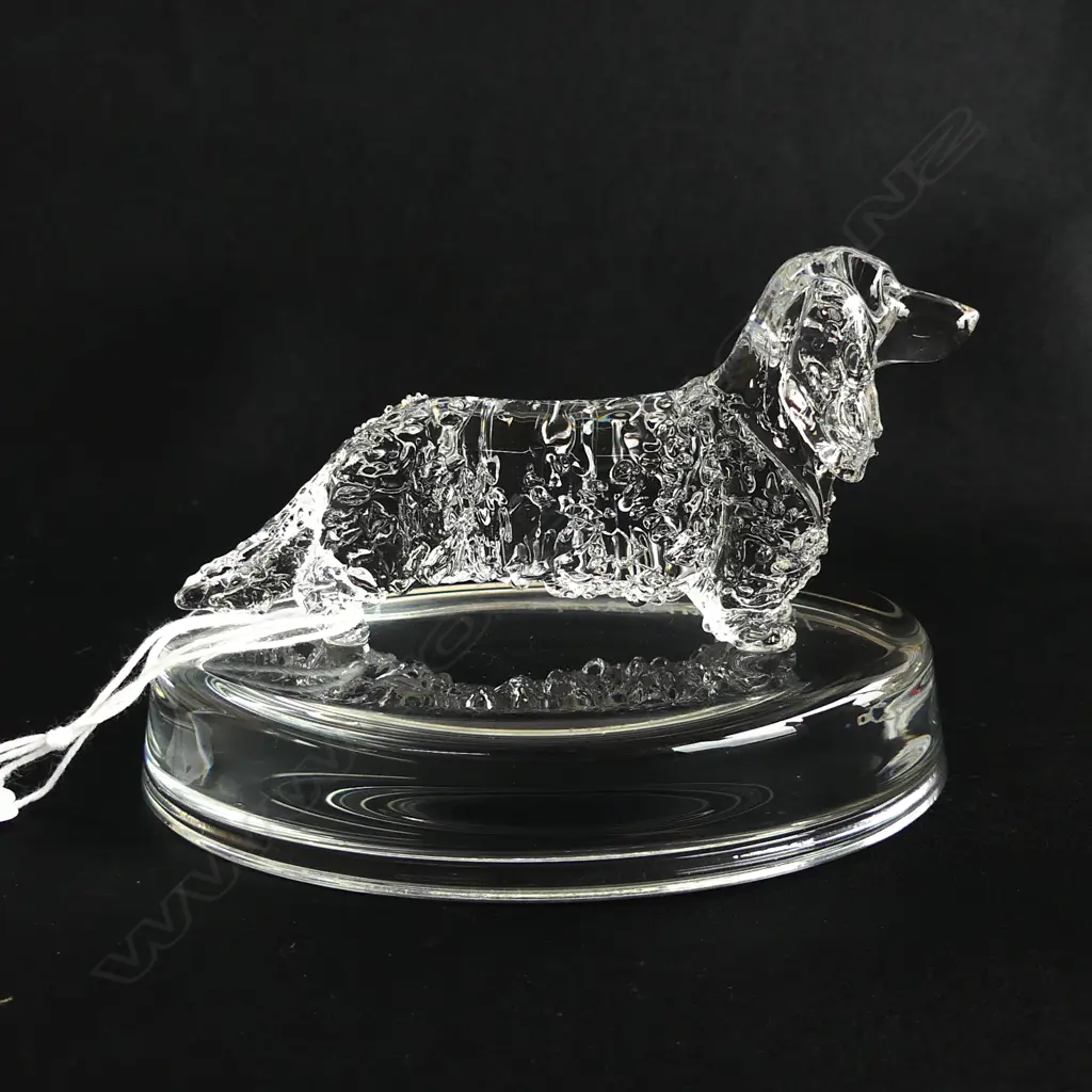 SPANIEL GLASS STATUETTE; CAVALIER KING CHARLES - SIGNED & DATED 'NEIL HARRIS 2016/17 Image 1++
