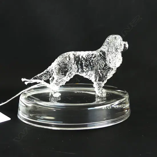 SPANIEL GLASS STATUETTE; CAVALIER KING CHARLES - SIGNED & DATED 'NEIL HARRIS 2016/17