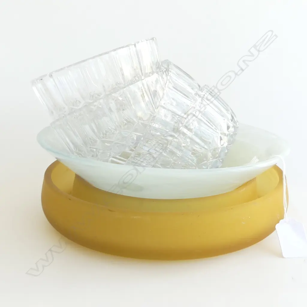 OLD AMBER GLASS CIRCE TROUGH VASE (DIA 225MM) SPANISH ECO GLASS BOWL (DIA235MM) + 4 CUT GLASS DESSERT BOWLS (DIA. 120MM) Image 1++