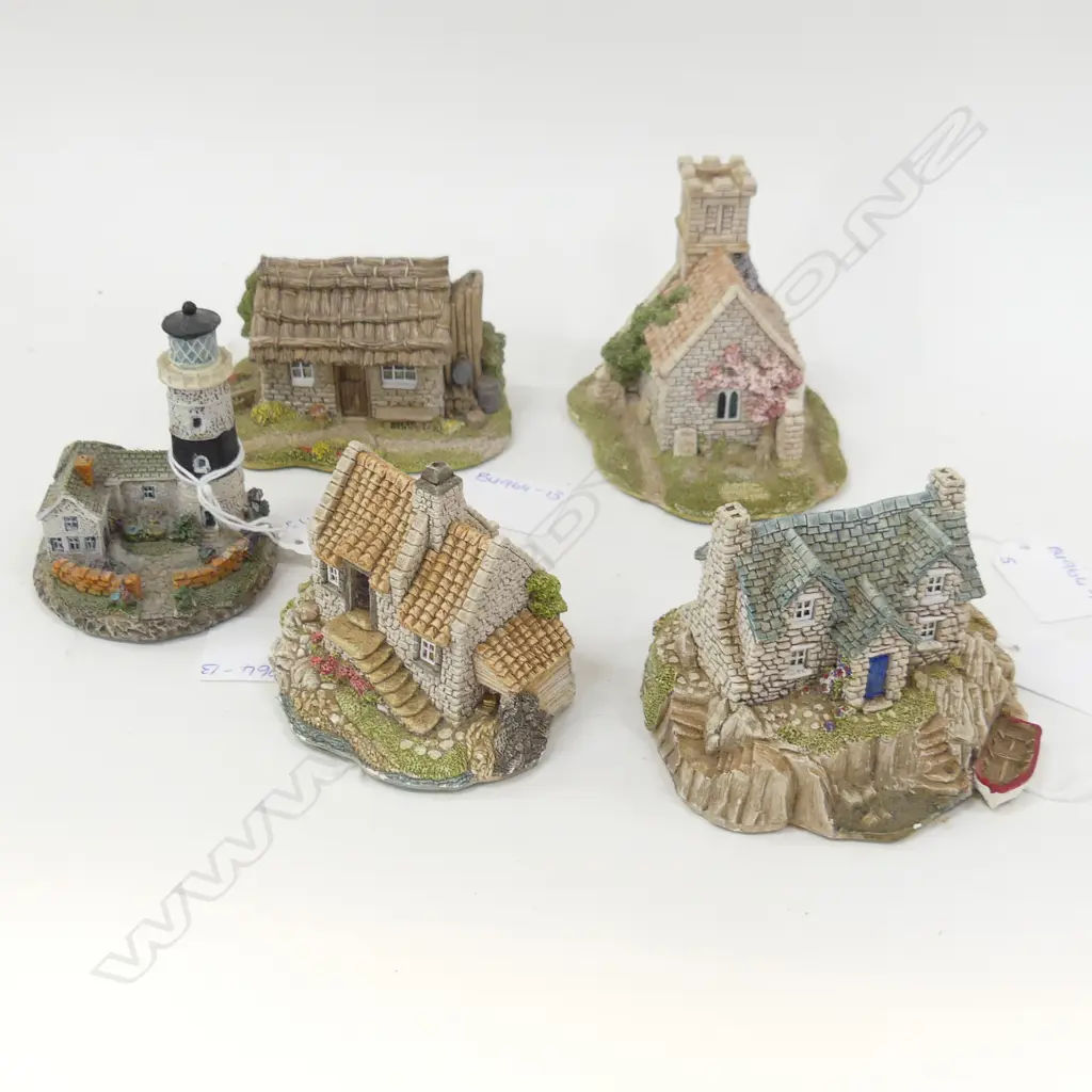 4 LILLIPUT LANE COTTAGES + LIGHTHOUSE  Image 1++
