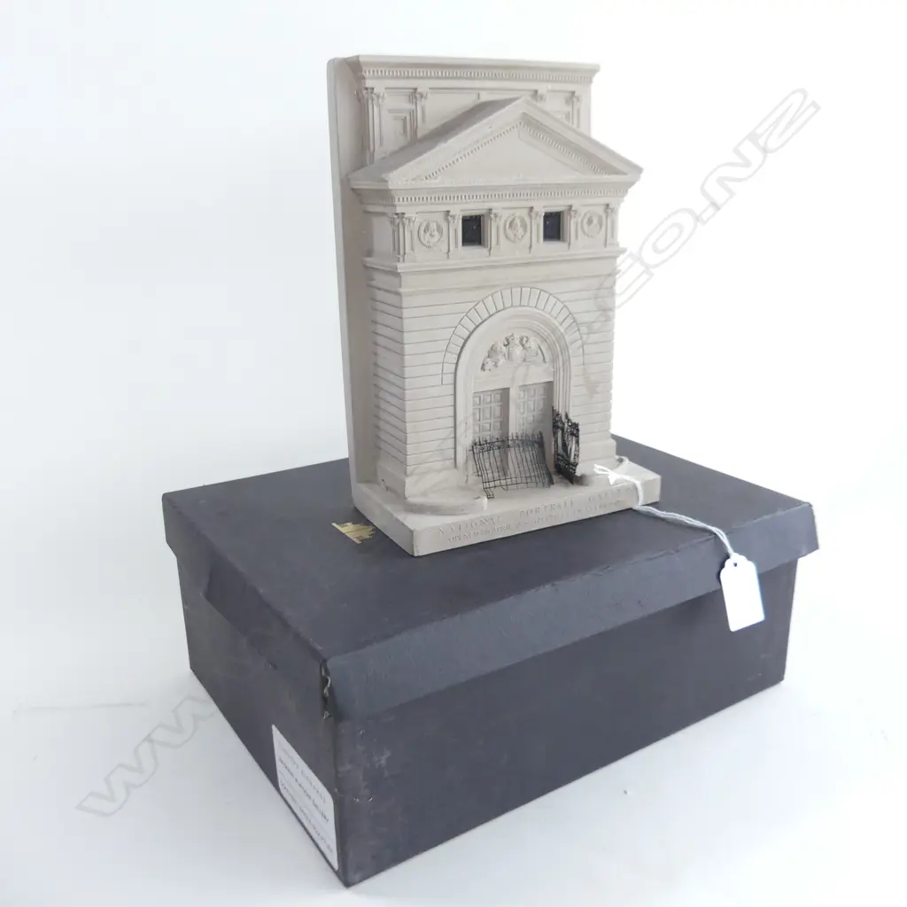 TIMOTHY RICHARDS 'NATIONAL PORTRAIT GALLERY' SCULPTURE H. 240MM - IN ORIGINAL BOX Image 1++
