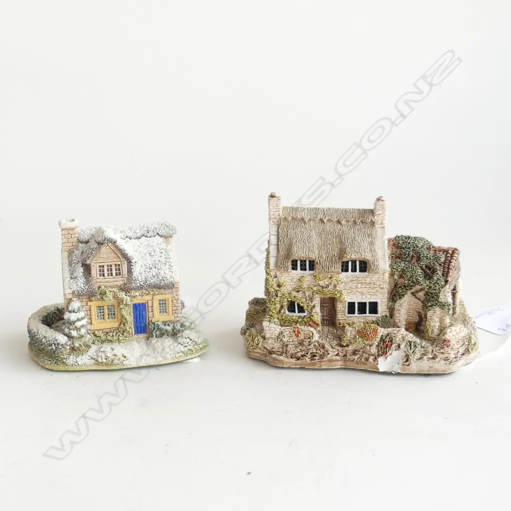 2 LILLIPUT LANE COTTAGES; CRANBERRY COTTAGE & COBBLERS COTTAGE IN ORIGINAL BOXES (1 WITH DEED) Image 1++