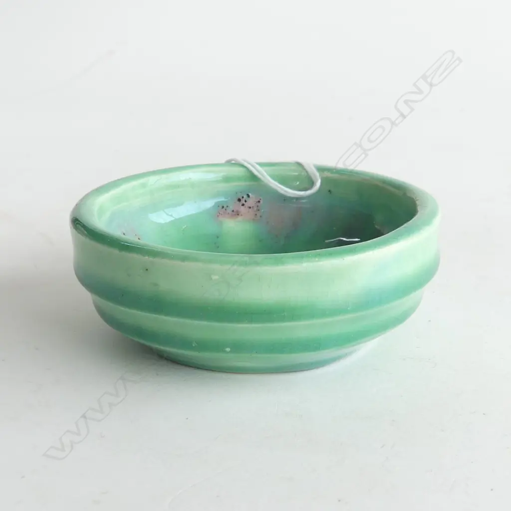 BRIAR GARDNER SMALL GREEN GLAZED BOWL red highlights Dia.80mm. Image 1++