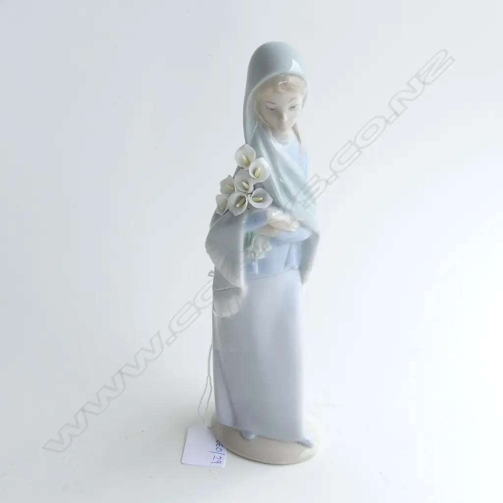 LLADRO LADY w. LILLIES H.235mm Image 1++