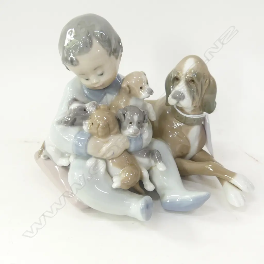 LLADRO FIGURINE; BOY w. DOG & PUPPIES W.160mm Image 1++