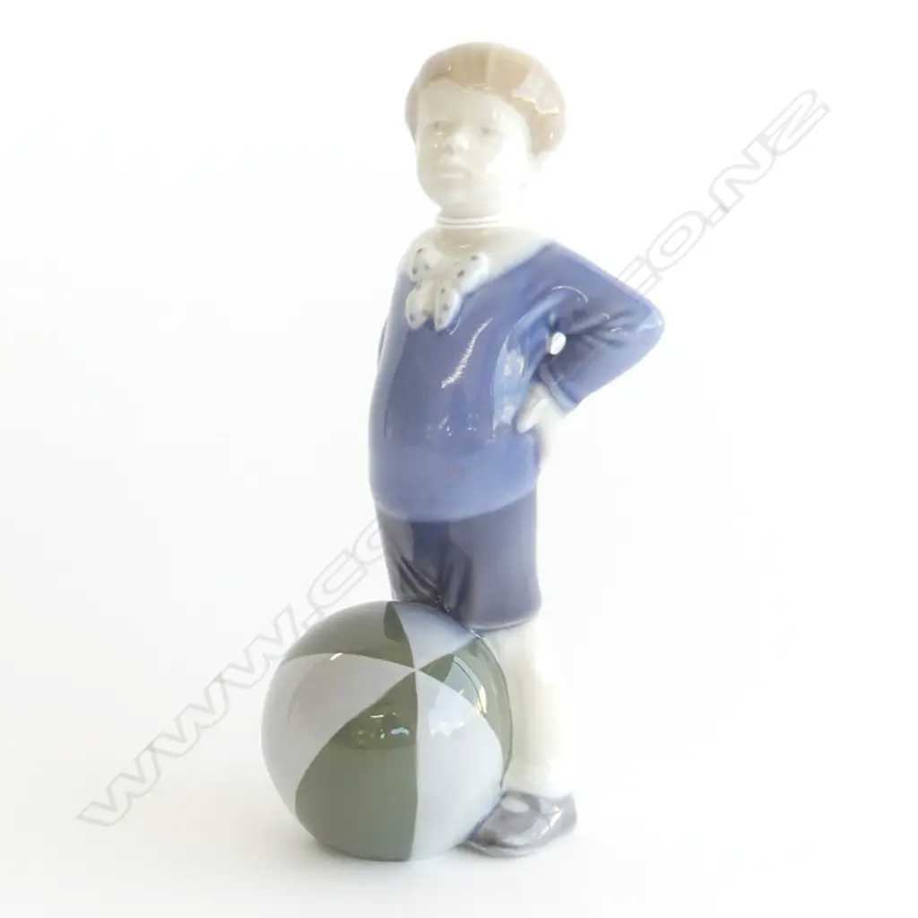 ROYAL COPENHAGEN BOY w. BALL #3542 H.165mm Image 1++